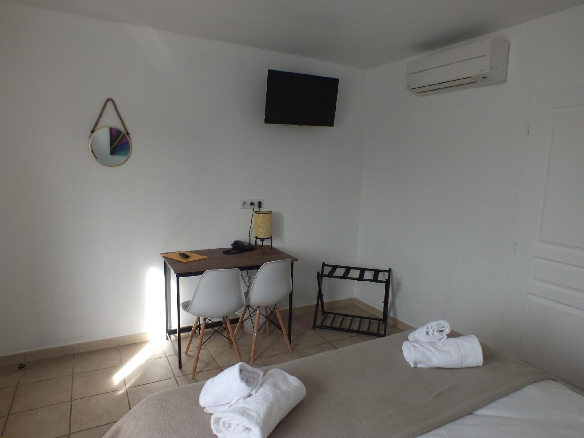 Logis Hotel Restaurant Le Clos Saint Loup Bram エクステリア 写真