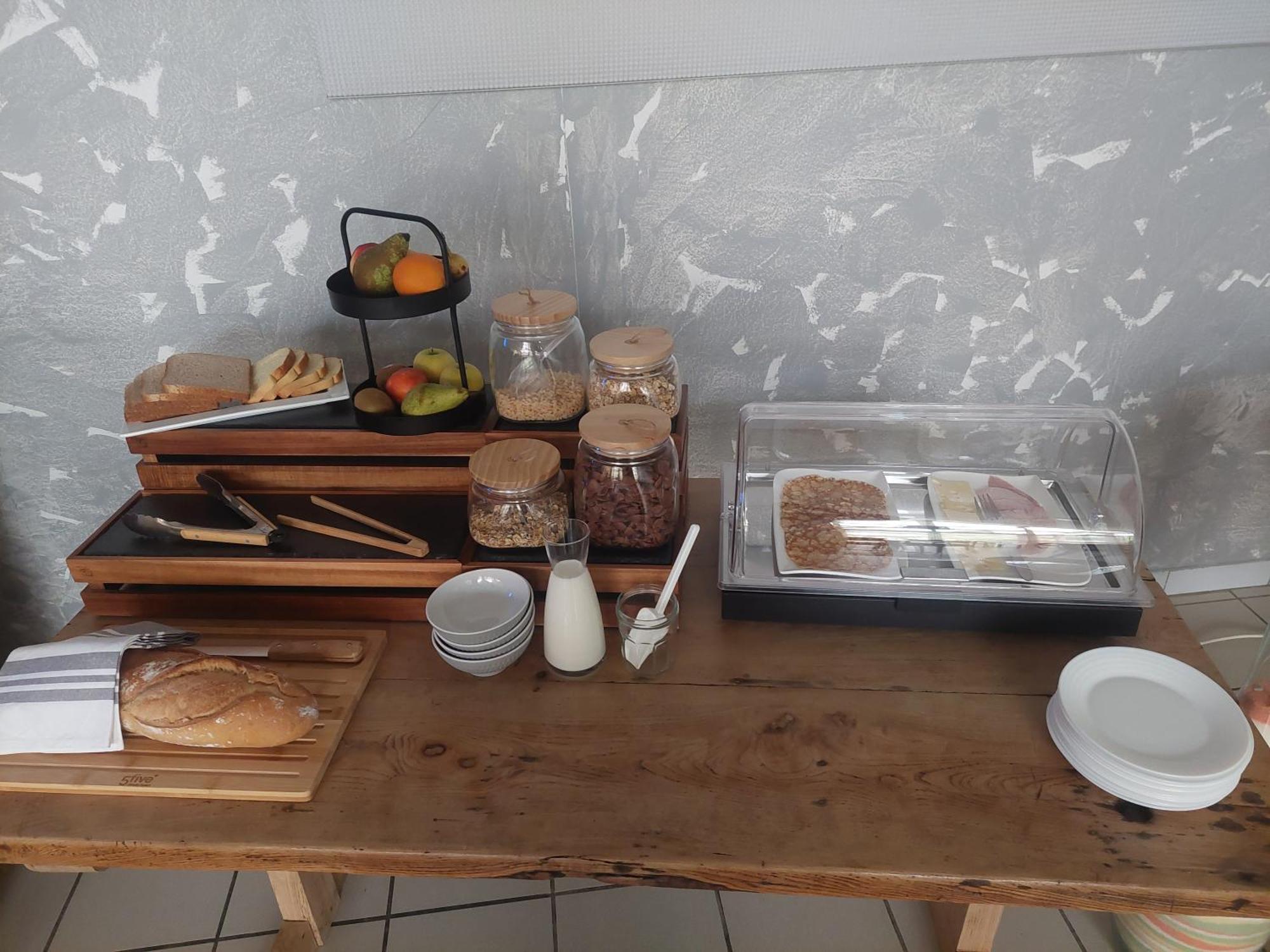 Logis Hotel Restaurant Le Clos Saint Loup Bram エクステリア 写真