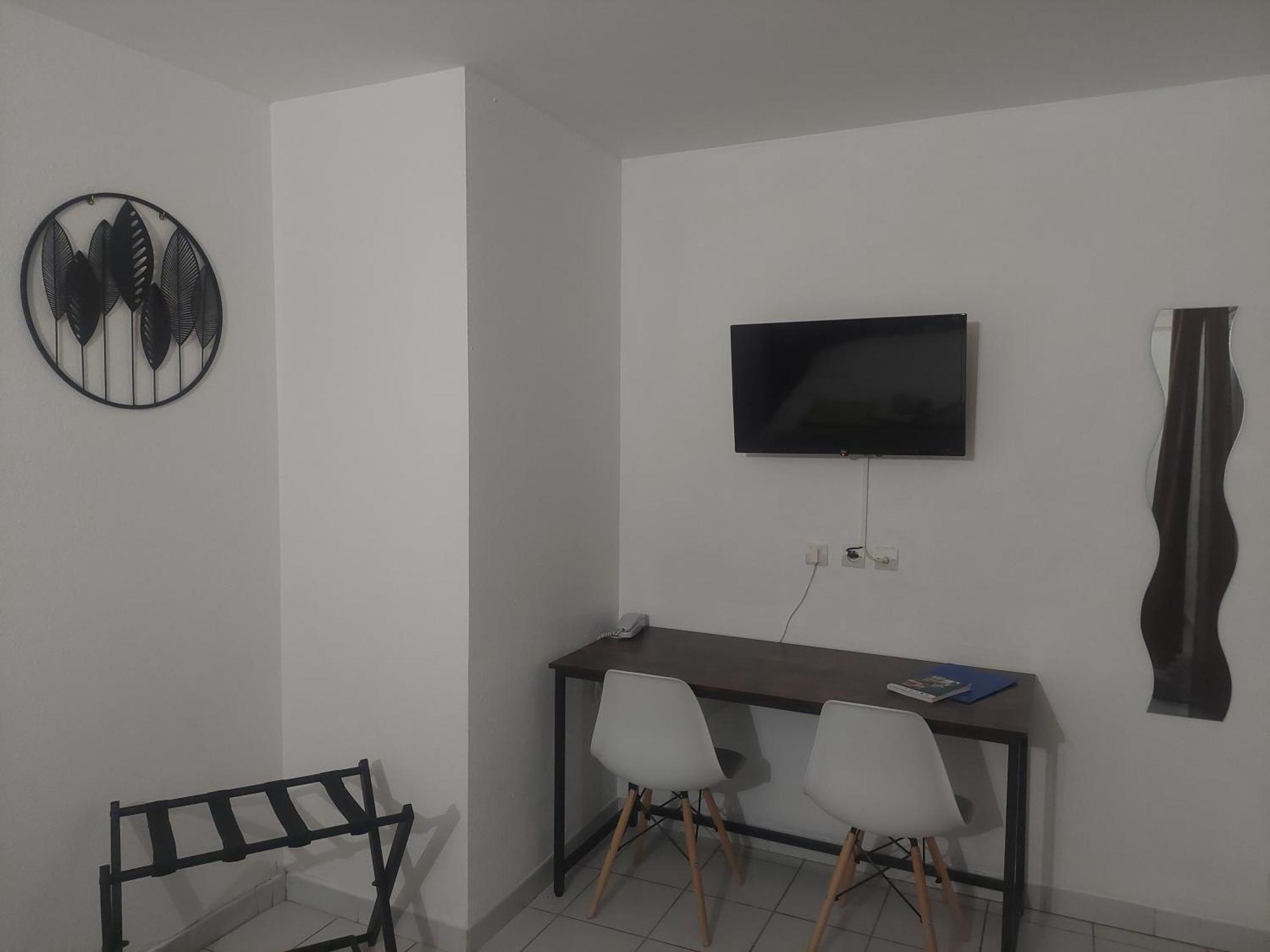 Logis Hotel Restaurant Le Clos Saint Loup Bram エクステリア 写真