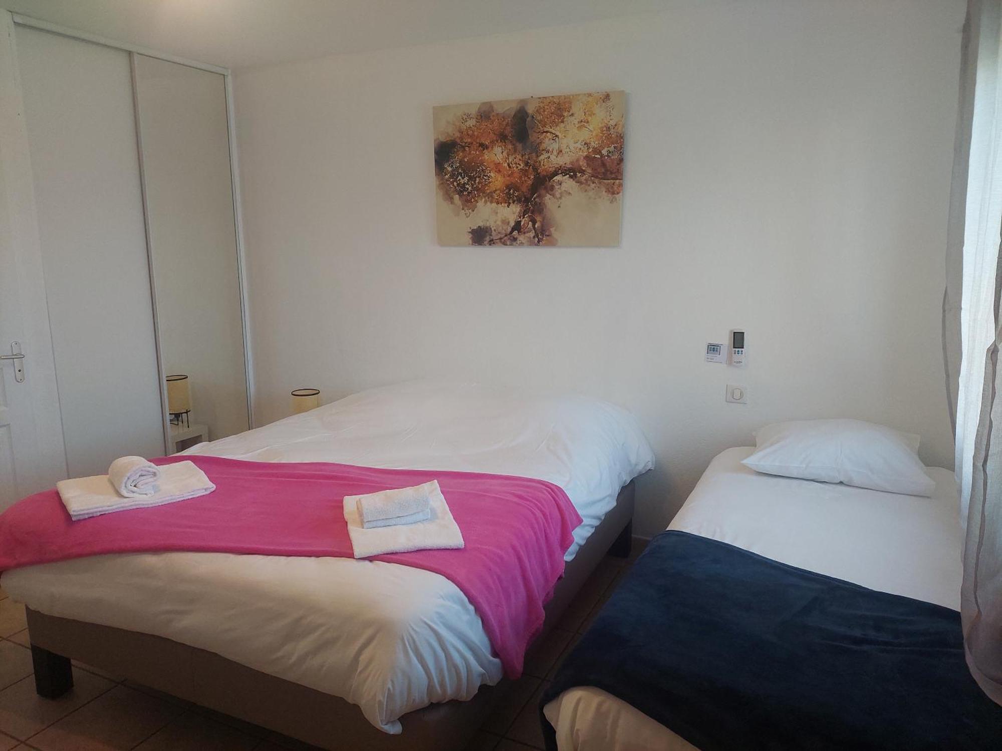Logis Hotel Restaurant Le Clos Saint Loup Bram エクステリア 写真