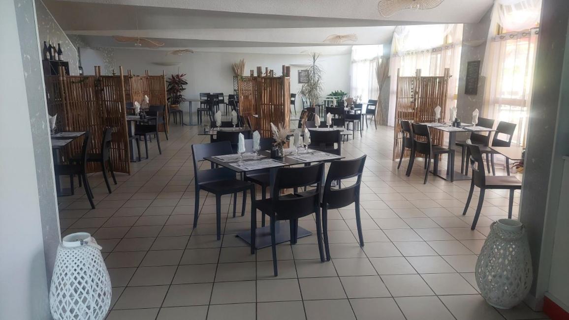 Logis Hotel Restaurant Le Clos Saint Loup Bram エクステリア 写真